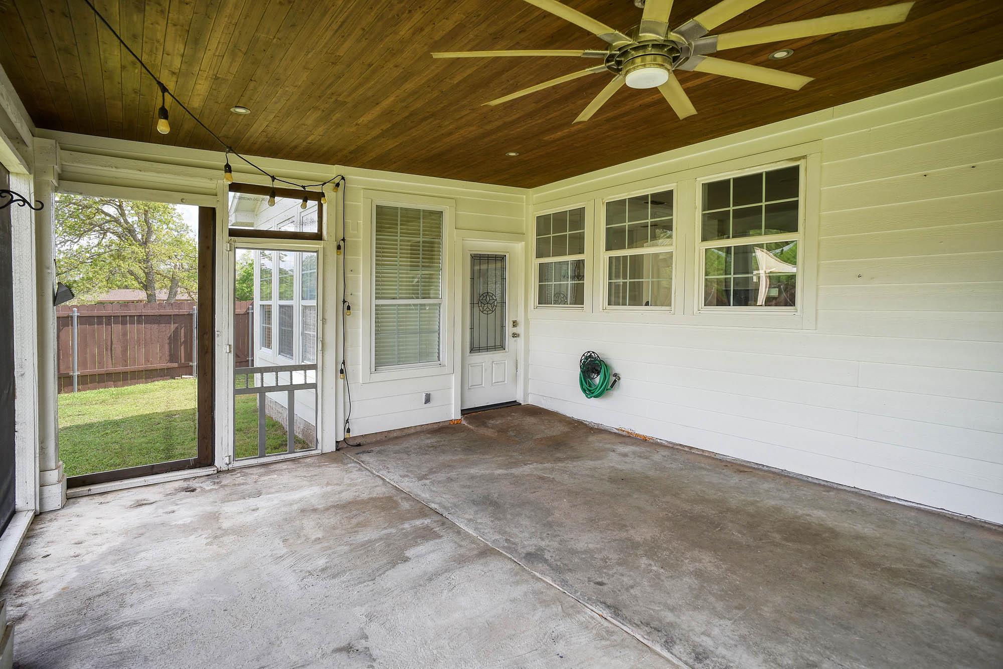 102 W Oak Loop Cedar Creek TX 78612