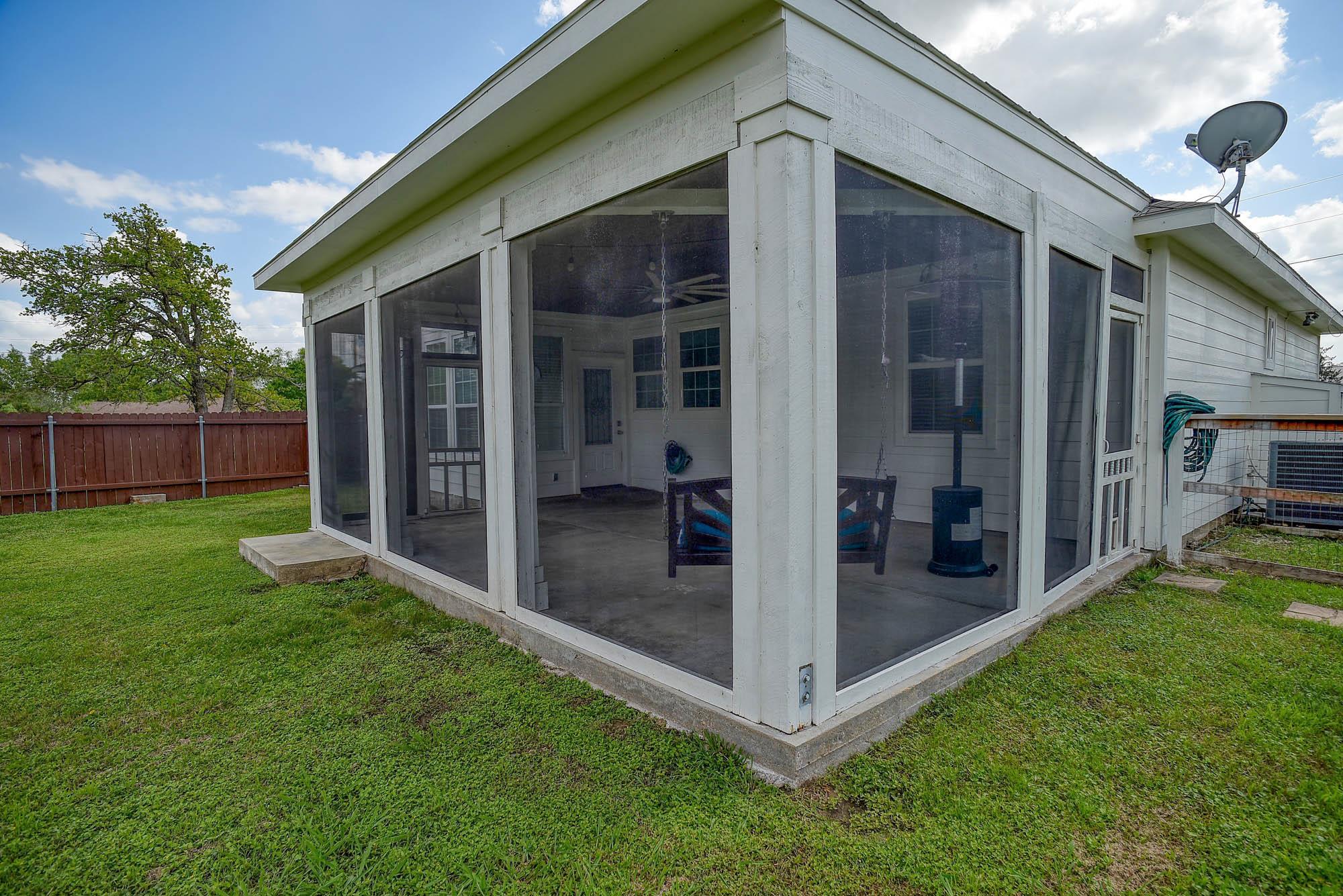 102 W Oak Loop Cedar Creek TX 78612