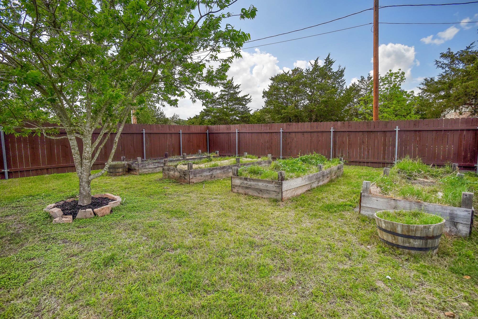 102 W Oak Loop Cedar Creek TX 78612