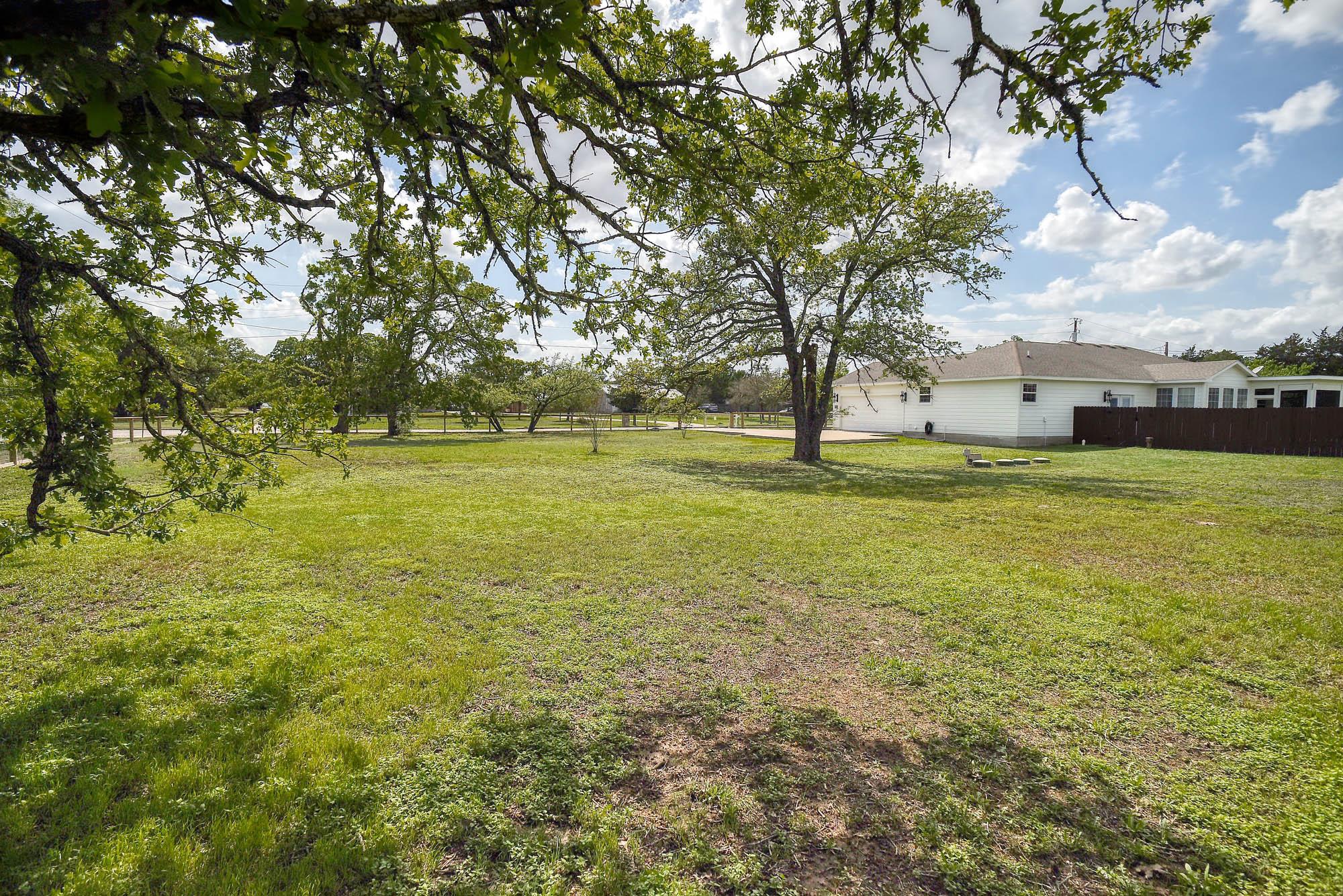 102 W Oak Loop Cedar Creek TX 78612