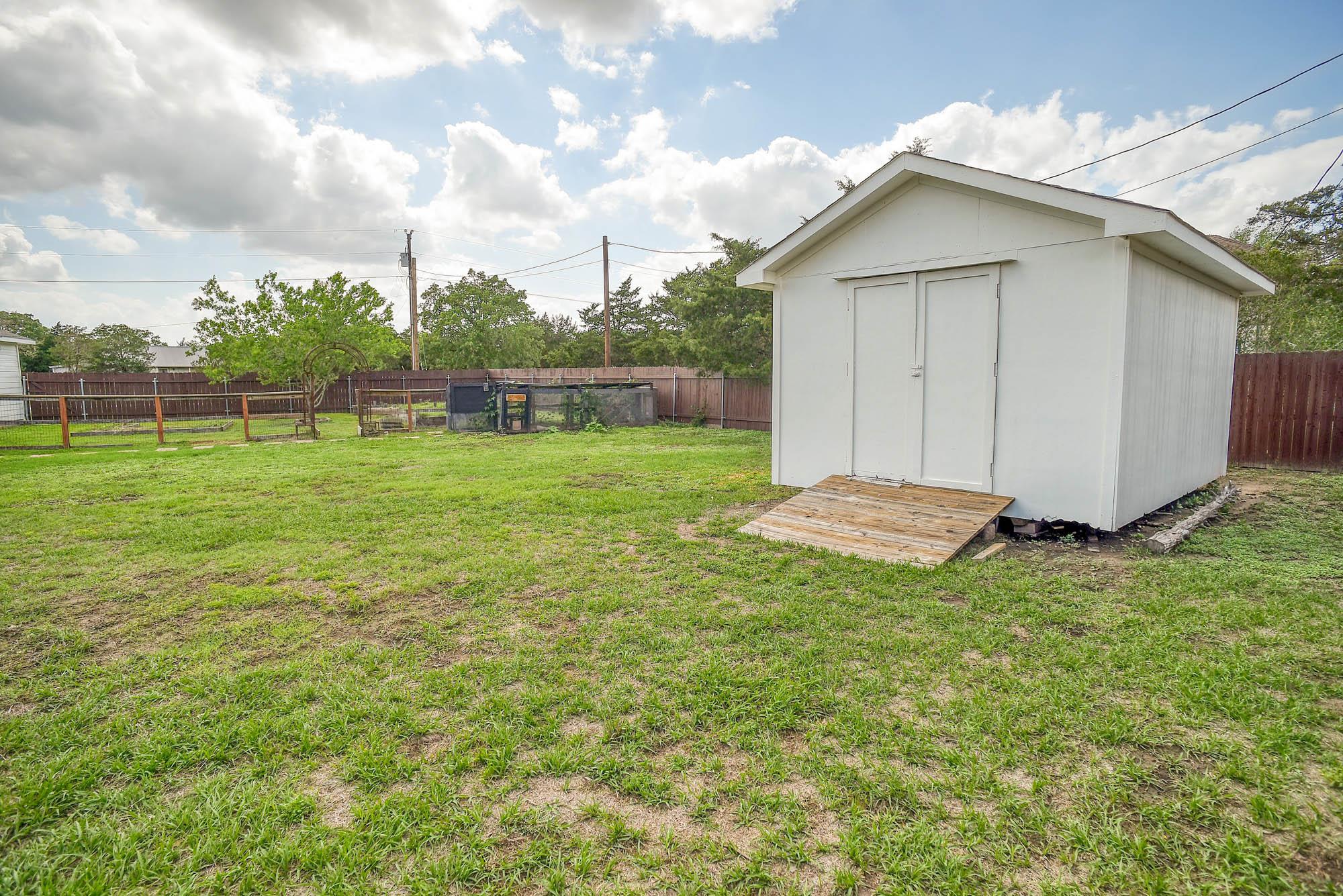 102 W Oak Loop Cedar Creek TX 78612