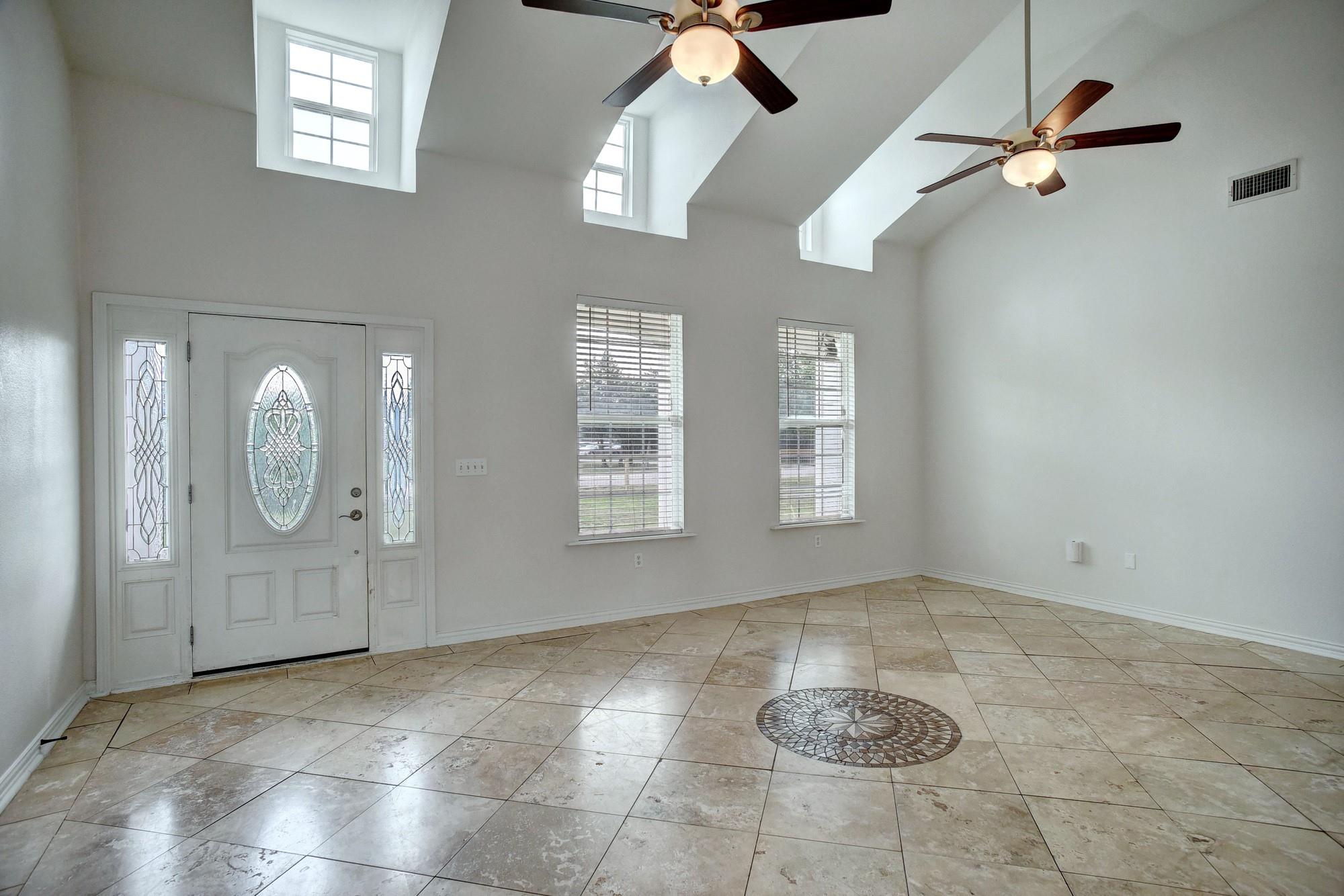 102 W Oak Loop Cedar Creek TX 78612