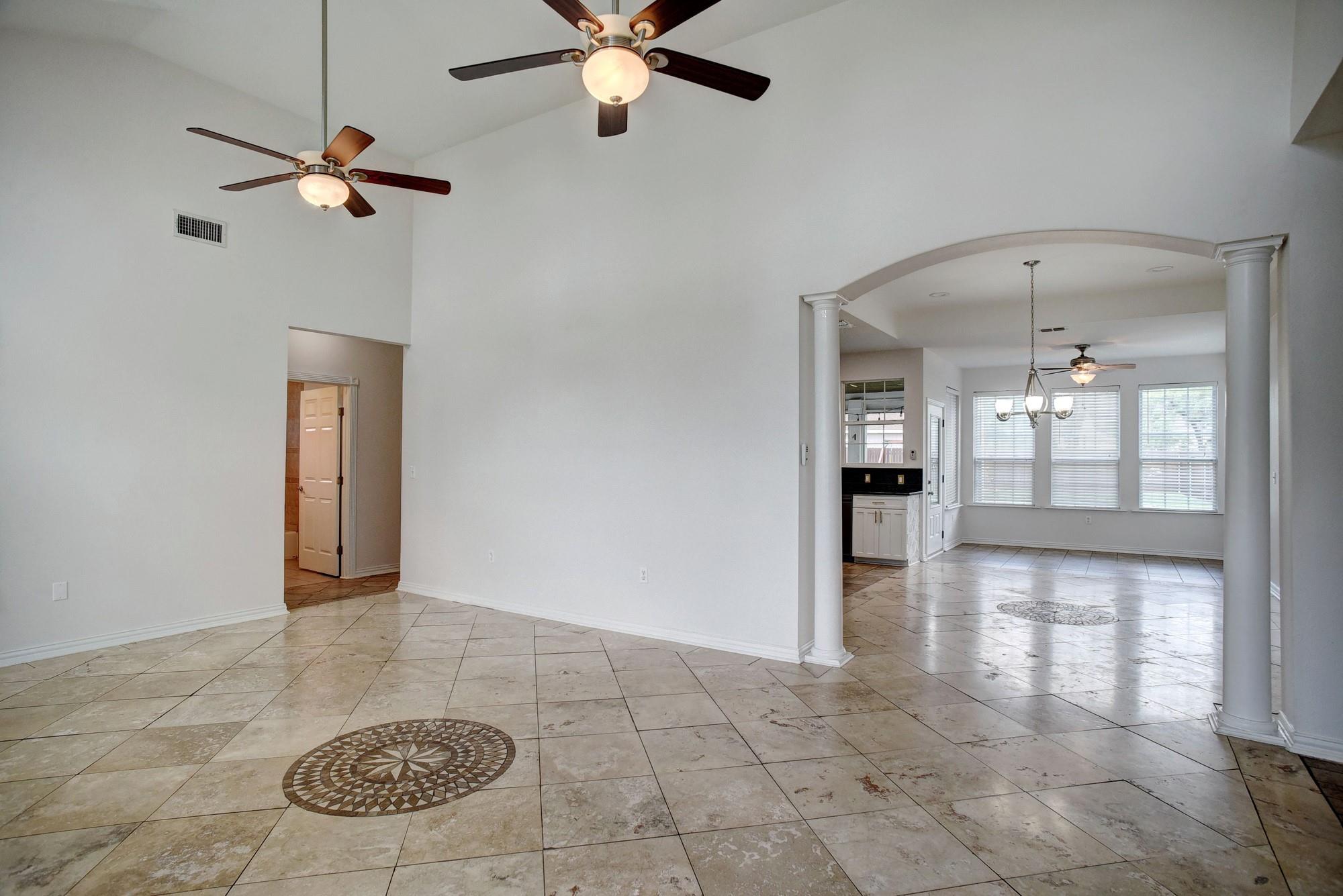 102 W Oak Loop Cedar Creek TX 78612