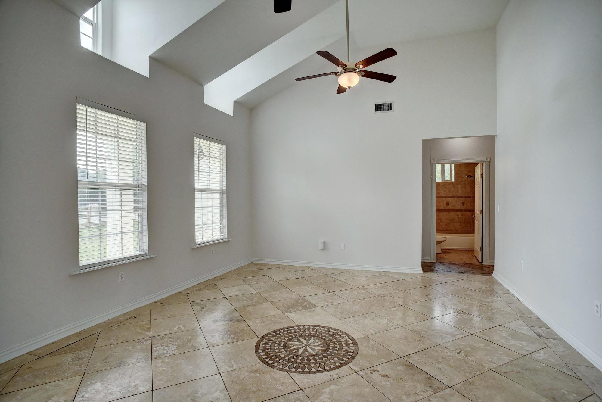 102 W Oak Loop Cedar Creek TX 78612