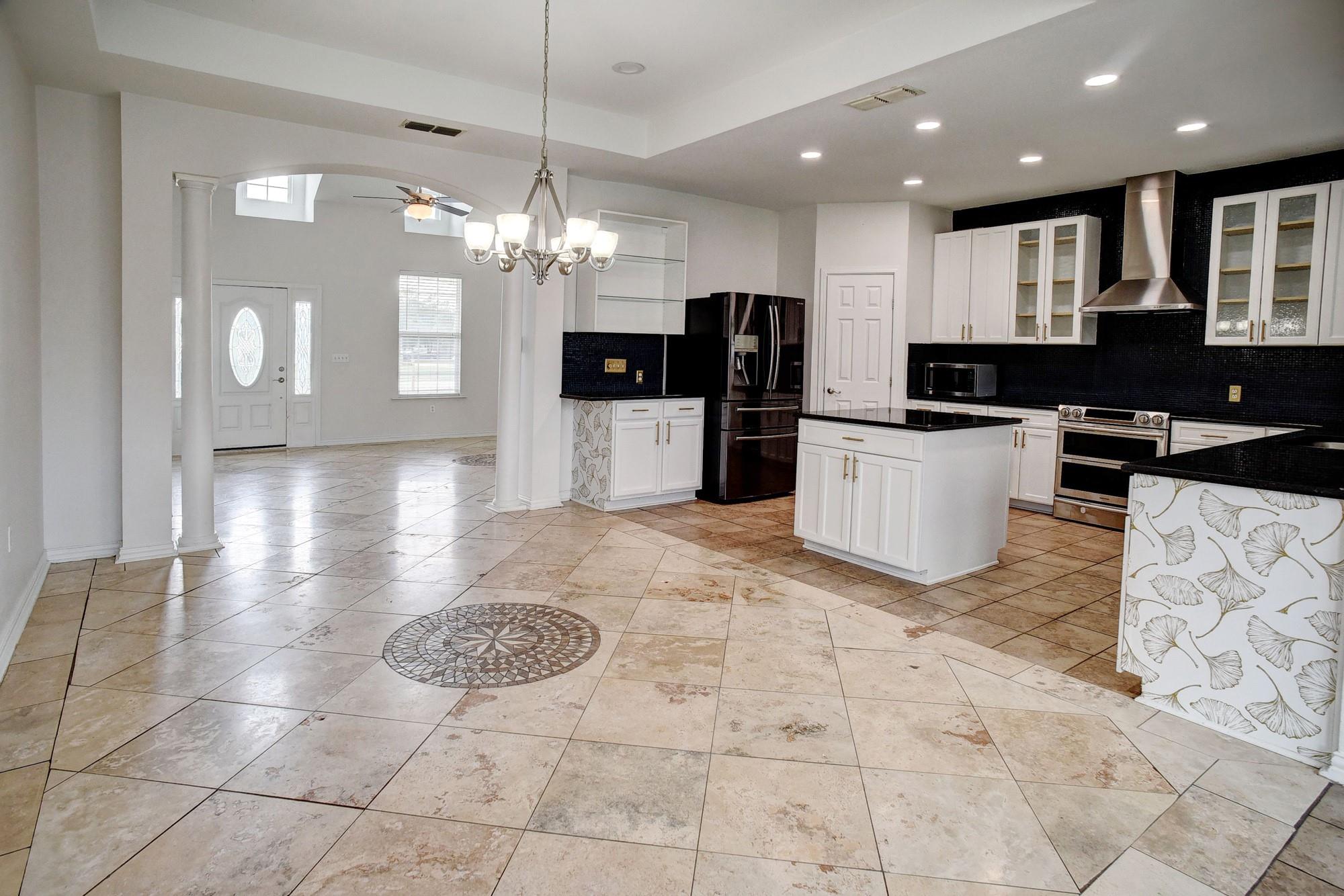 102 W Oak Loop Cedar Creek TX 78612
