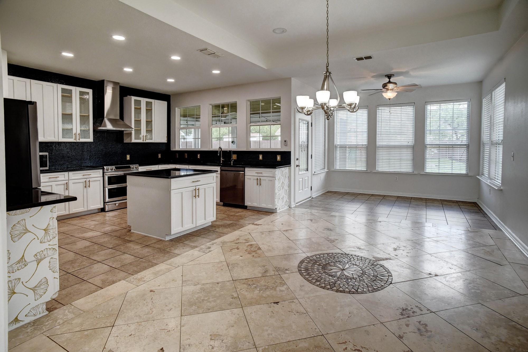 102 W Oak Loop Cedar Creek TX 78612
