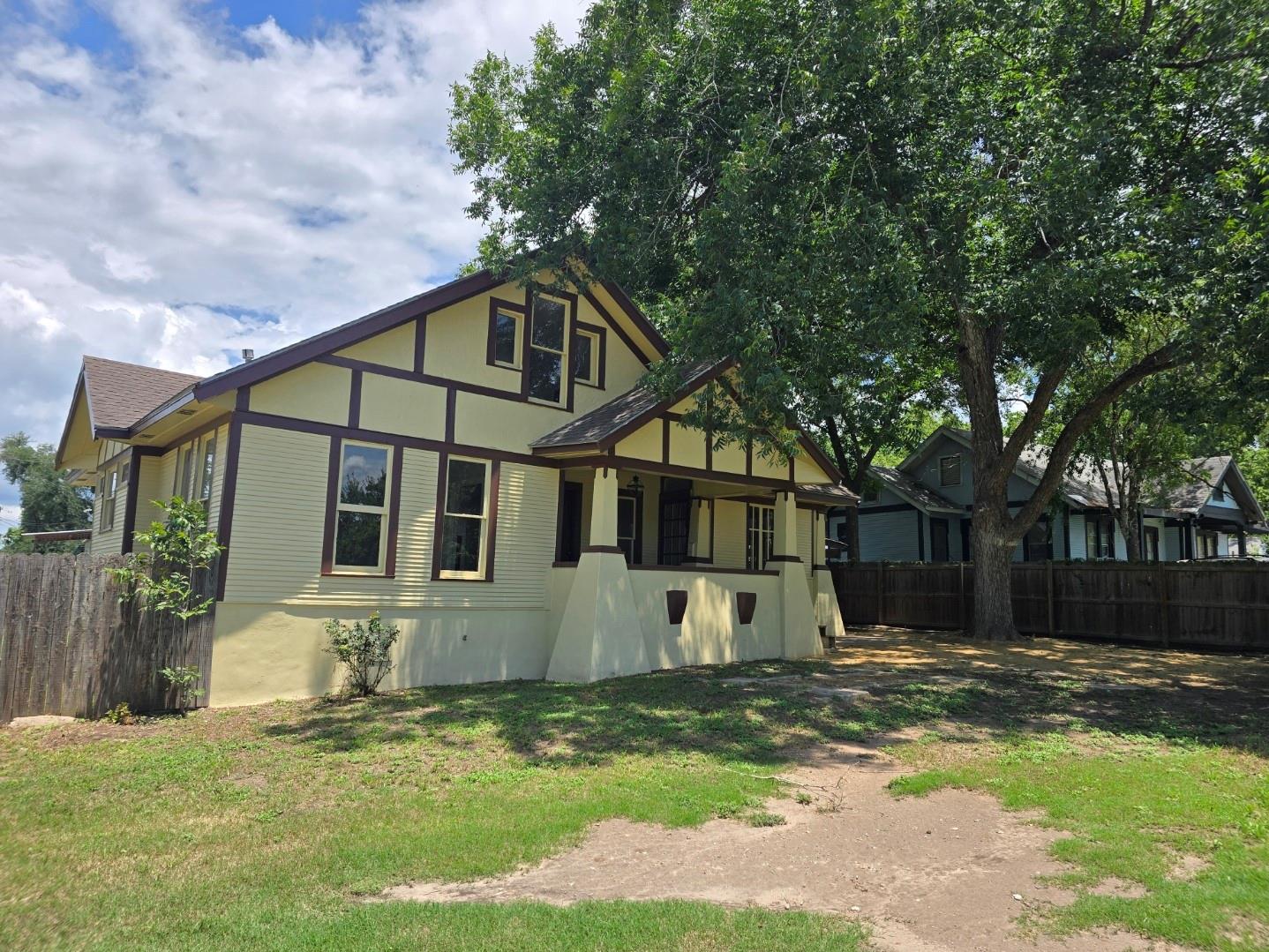 144 W Wallace Street Gonzales TX 78629