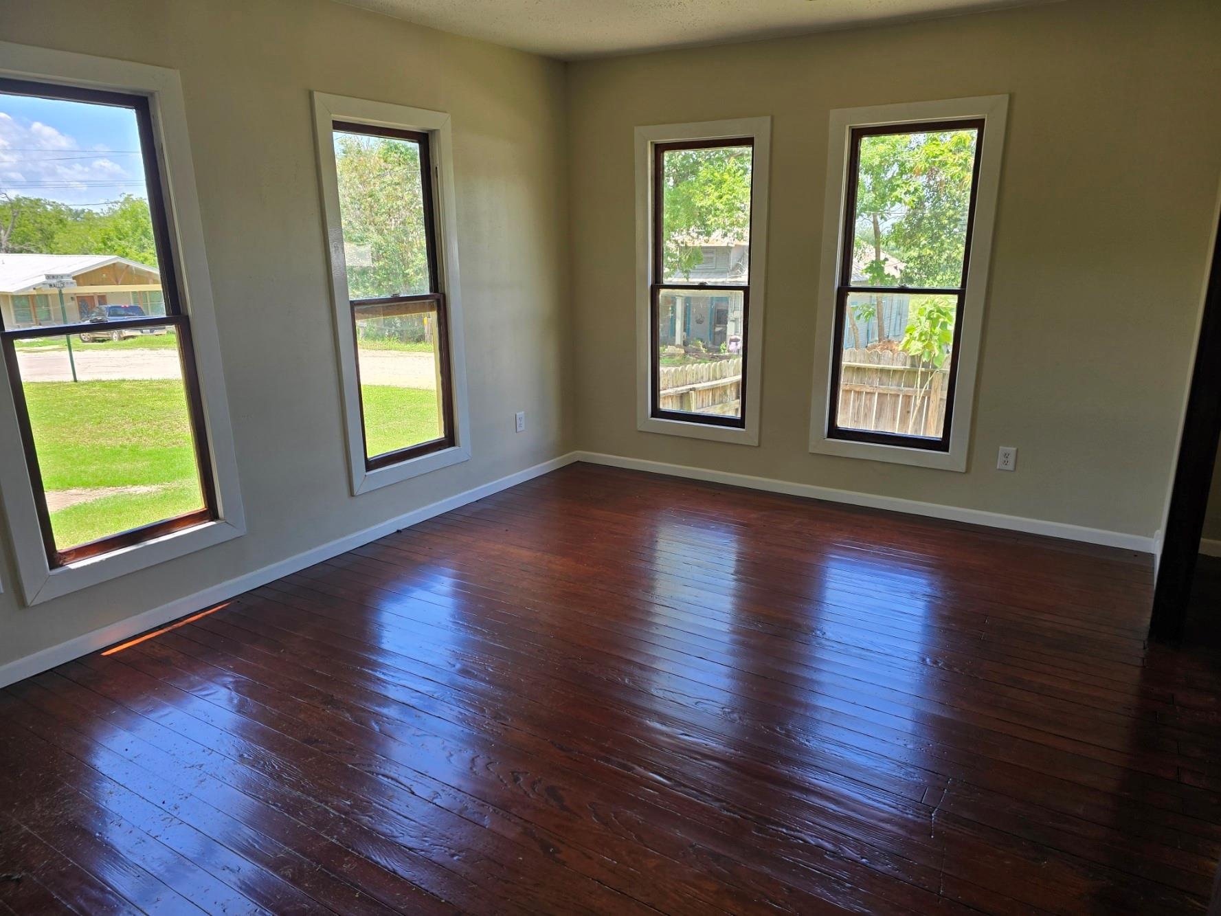 144 W Wallace Street Gonzales TX 78629
