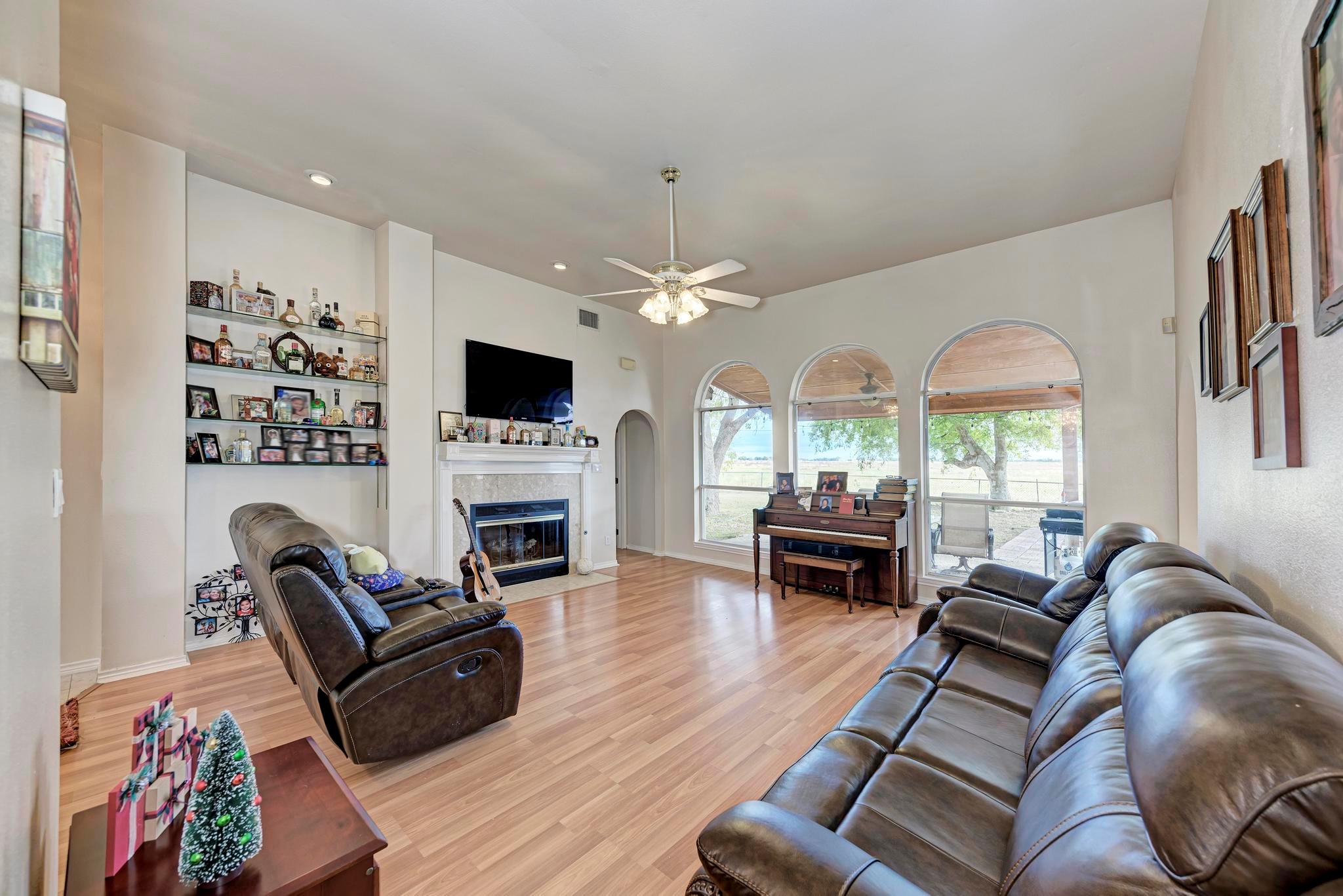 1610 Meadow Lane Lockhart TX 78644