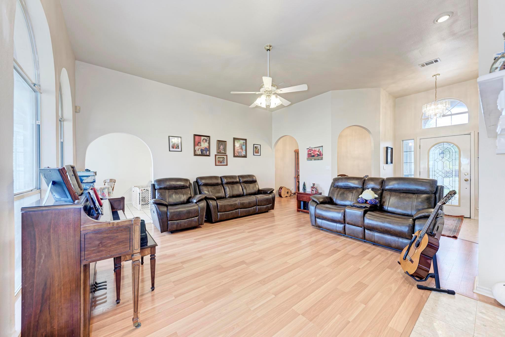 1610 Meadow Lane Lockhart TX 78644