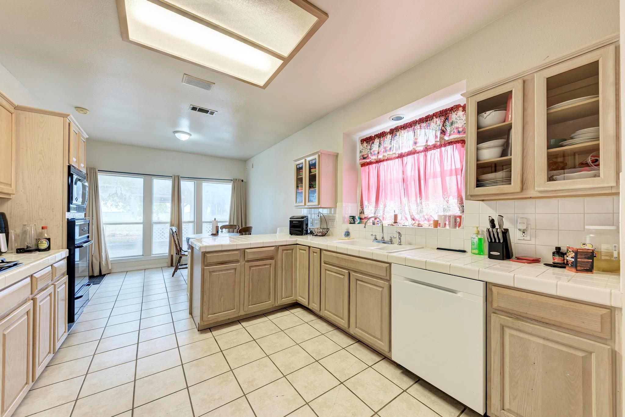 1610 Meadow Lane Lockhart TX 78644