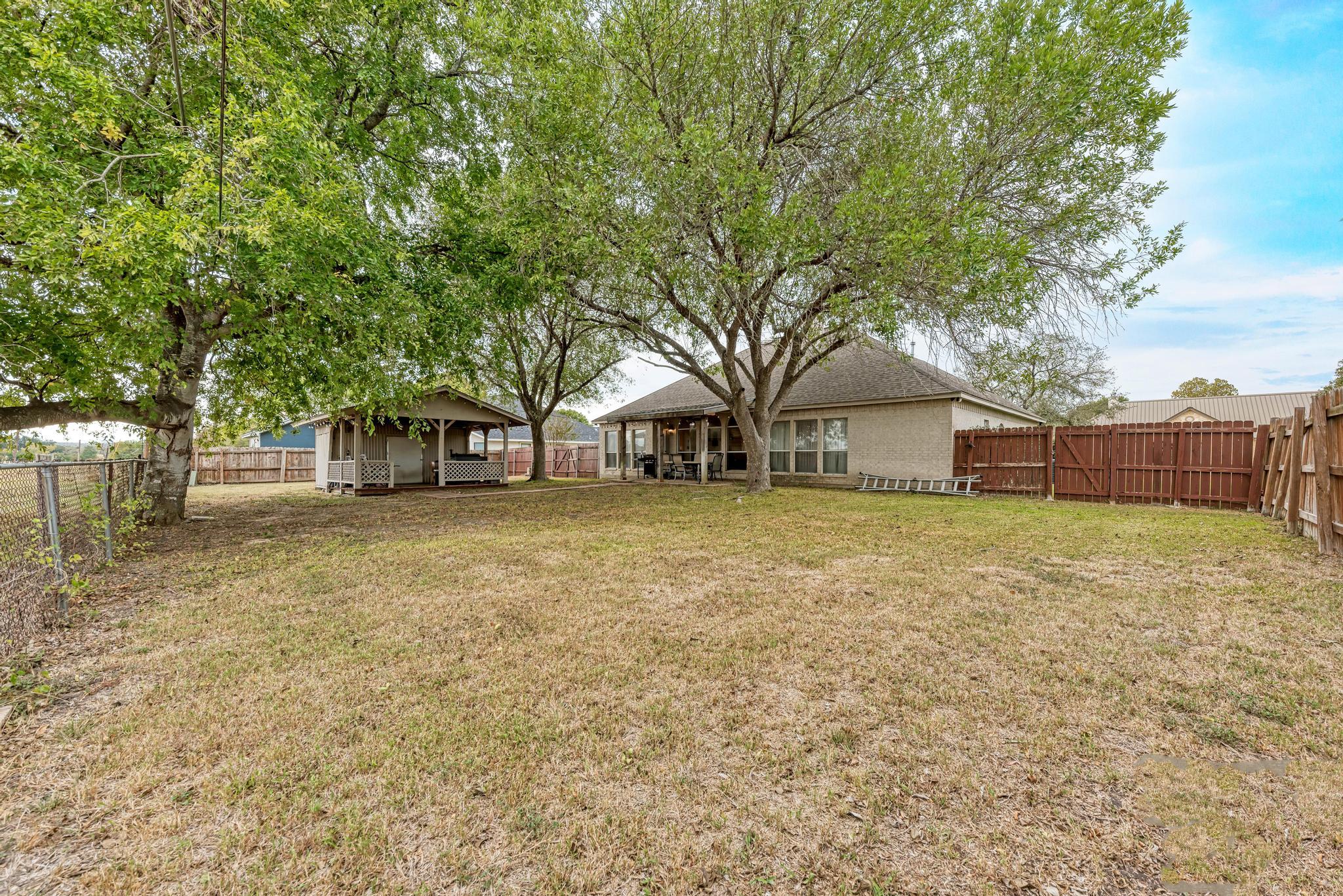 1610 Meadow Lane Lockhart TX 78644