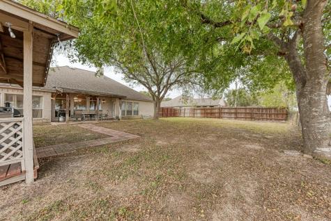 1610 Meadow Lane Lockhart TX 78644