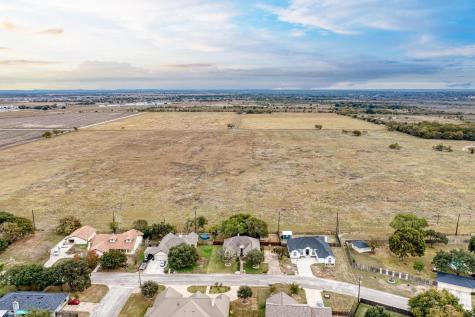 1610 Meadow Lane Lockhart TX 78644