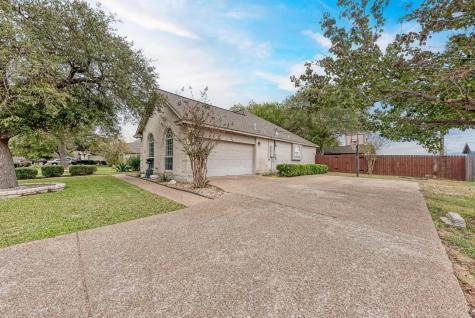 1610 Meadow Lane Lockhart TX 78644