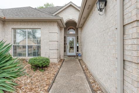 1610 Meadow Lane Lockhart TX 78644