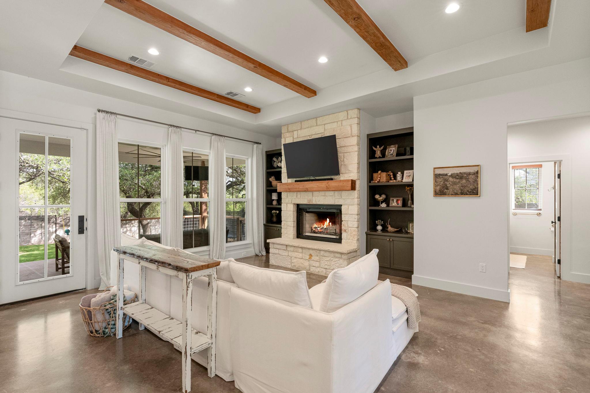 22212 Briarcliff Drive Spicewood TX 78669