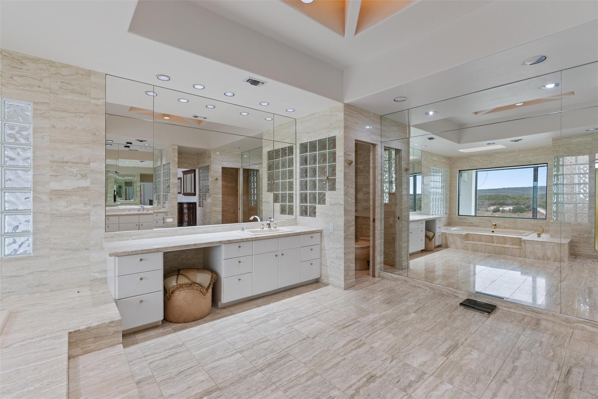 26100 Countryside Drive Spicewood TX 78669