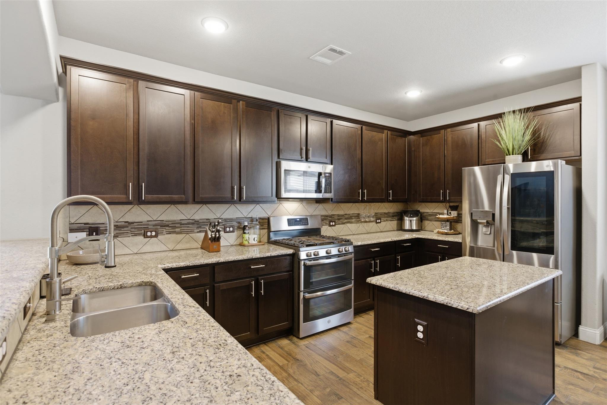 483 Algaroba Loop Buda TX 78610