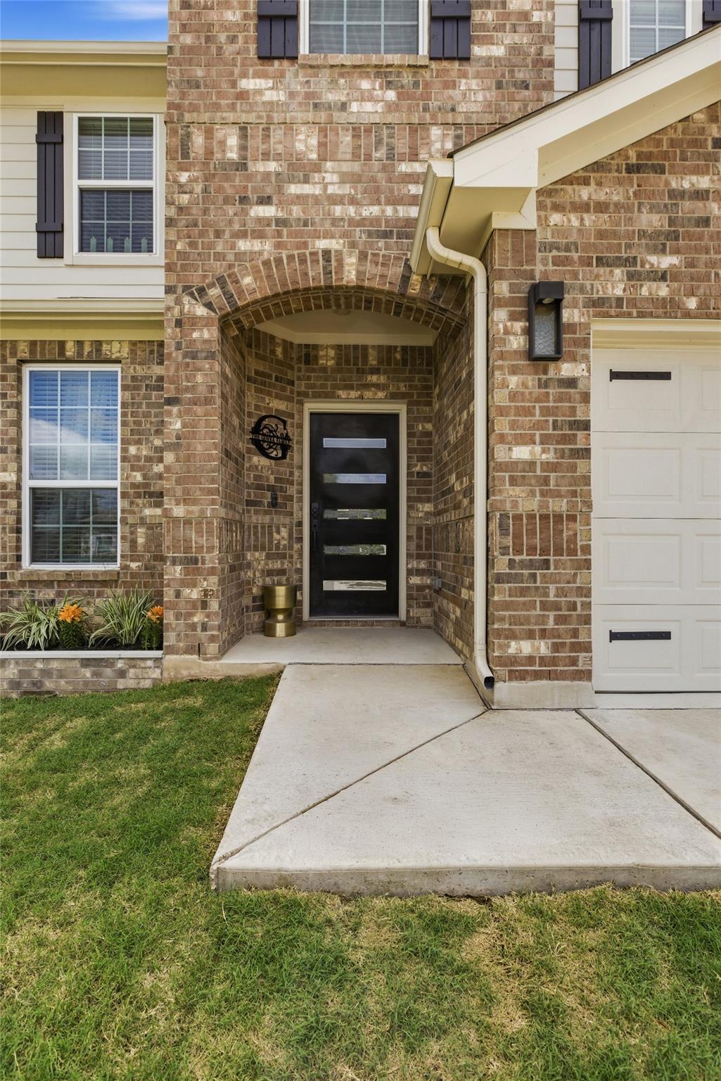 483 Algaroba Loop Buda TX 78610