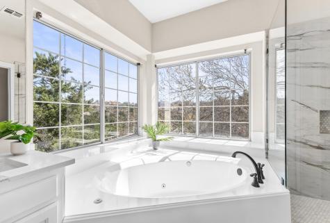 5901 Round Table Cove Austin TX 78746