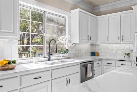 5901 Round Table Cove Austin TX 78746
