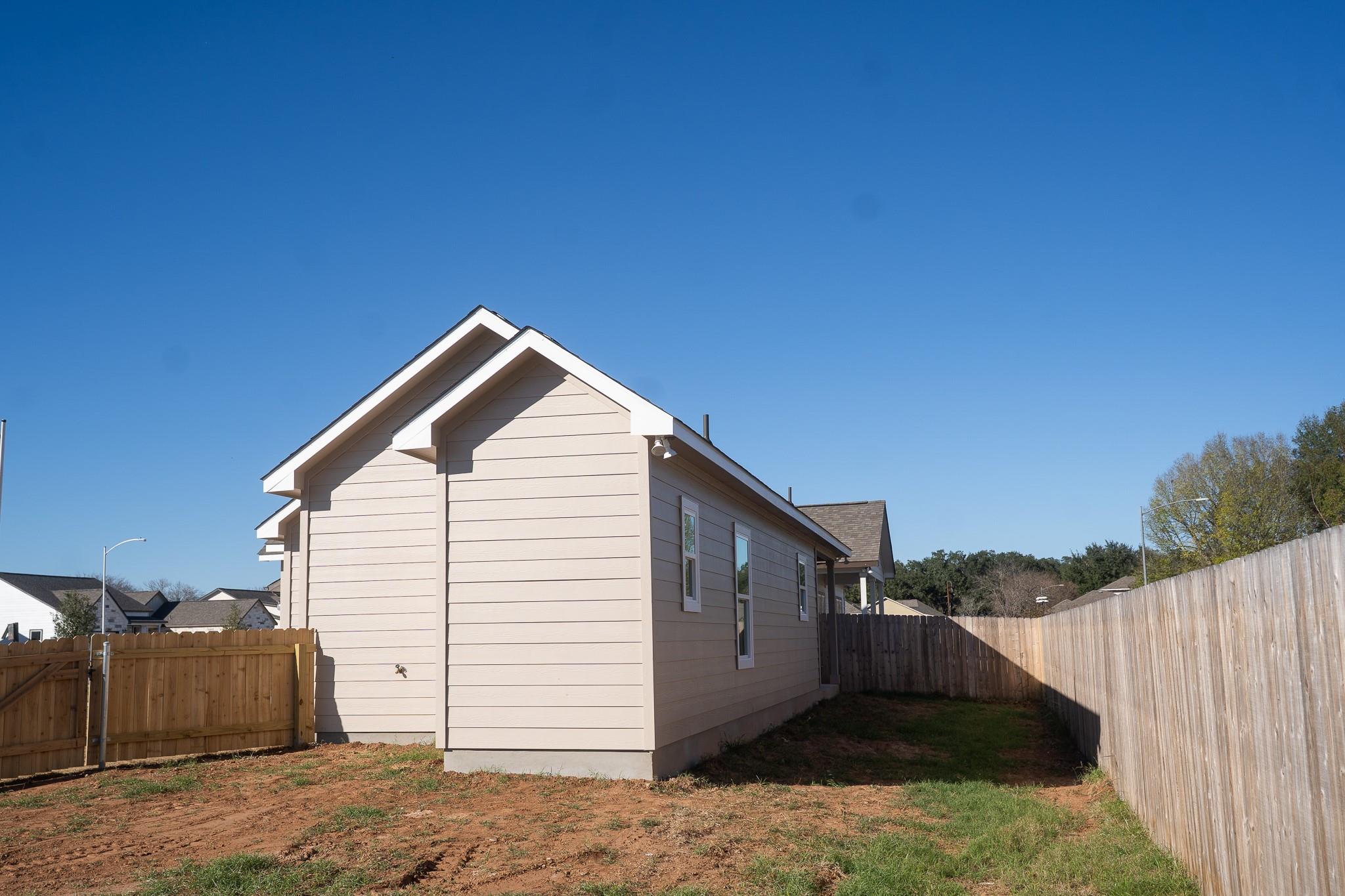 302 String Prairie Way Smithville TX 78957