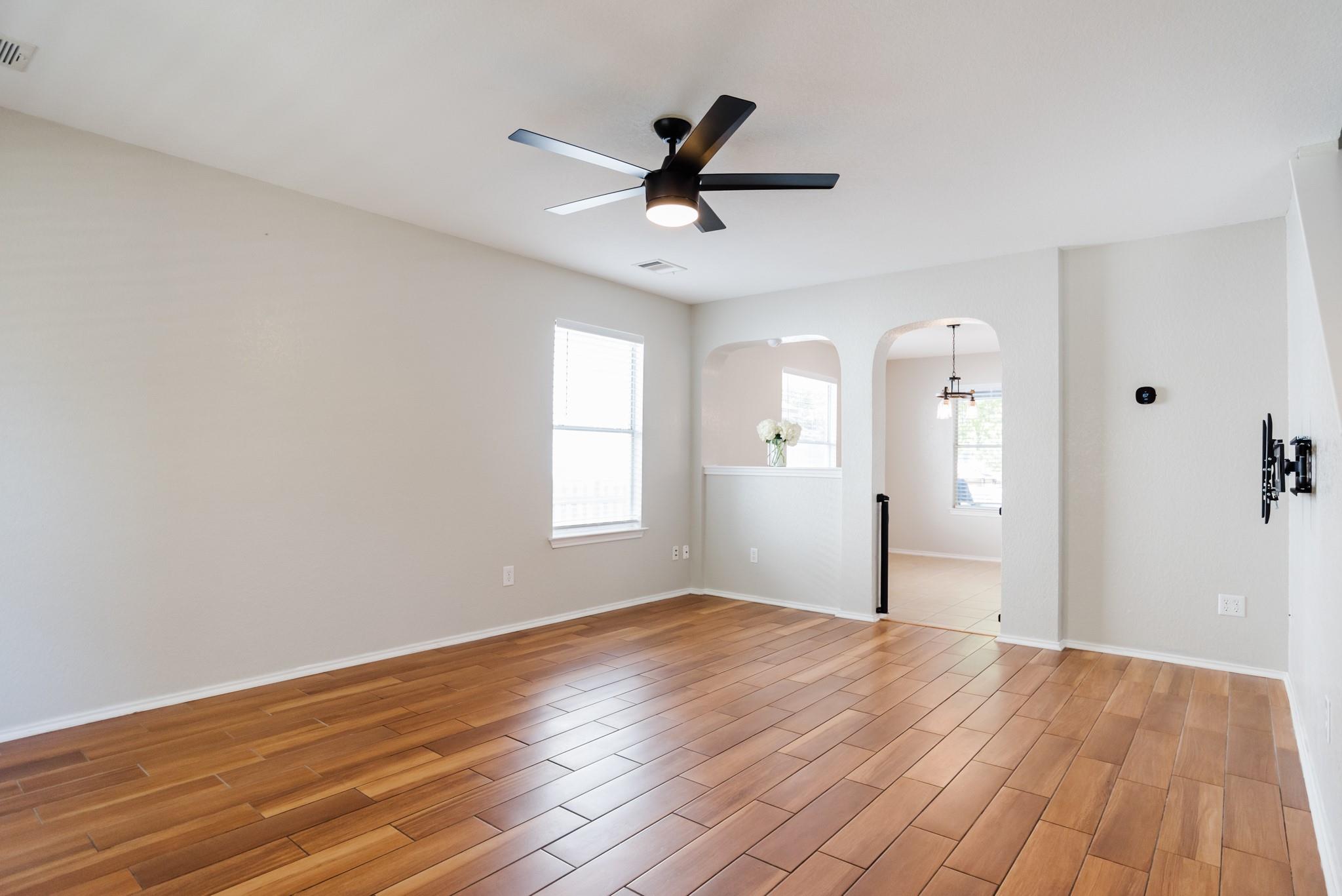 532 Sampson Kyle TX 78640