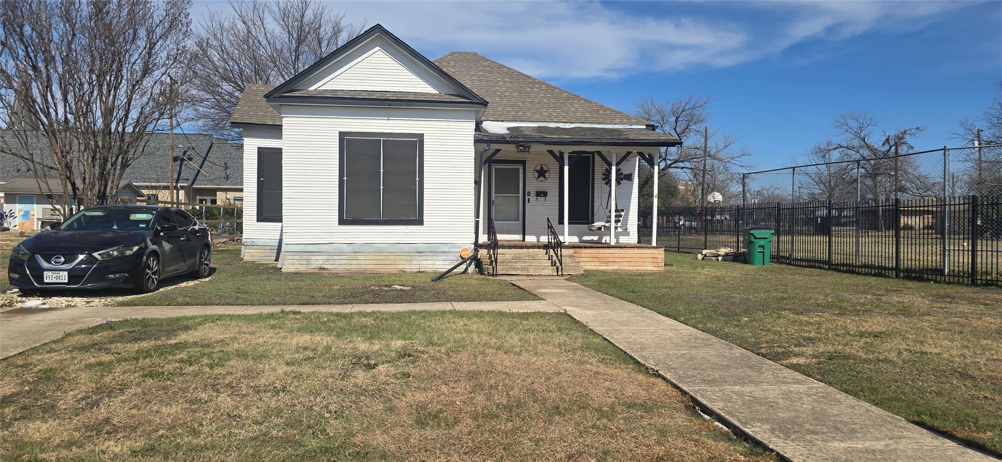 420 W 6th Street Taylor TX 76574