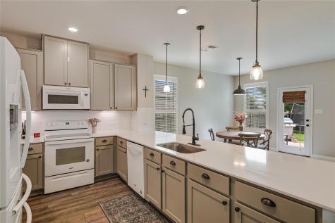 1008 Estes Park Taylor TX 76574