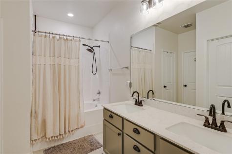 1008 Estes Park Taylor TX 76574