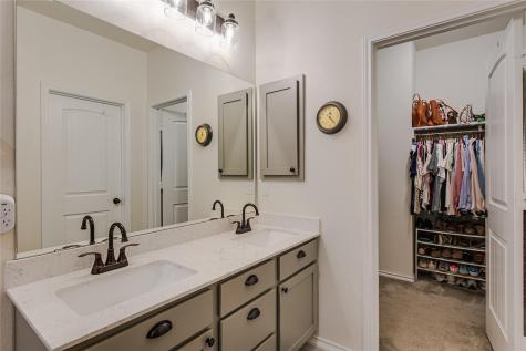 1008 Estes Park Taylor TX 76574