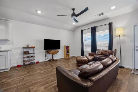 1425 London Way Lockhart TX 78644