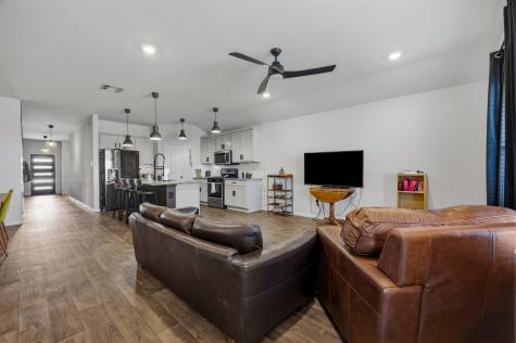 1425 London Way Lockhart TX 78644