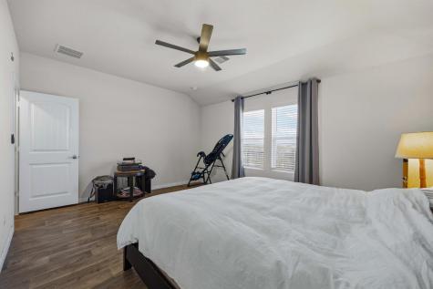 1425 London Way Lockhart TX 78644