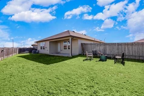 1425 London Way Lockhart TX 78644