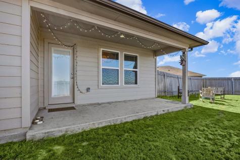 1425 London Way Lockhart TX 78644