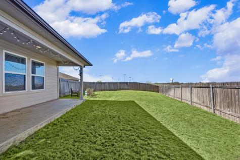 1425 London Way Lockhart TX 78644