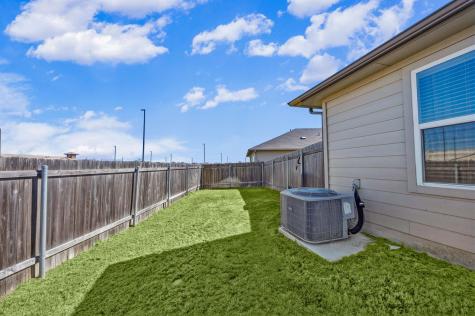 1425 London Way Lockhart TX 78644