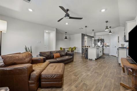 1425 London Way Lockhart TX 78644