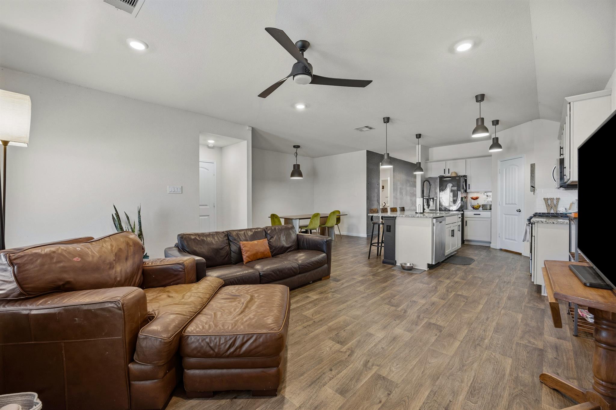 1425 London Way Lockhart TX 78644