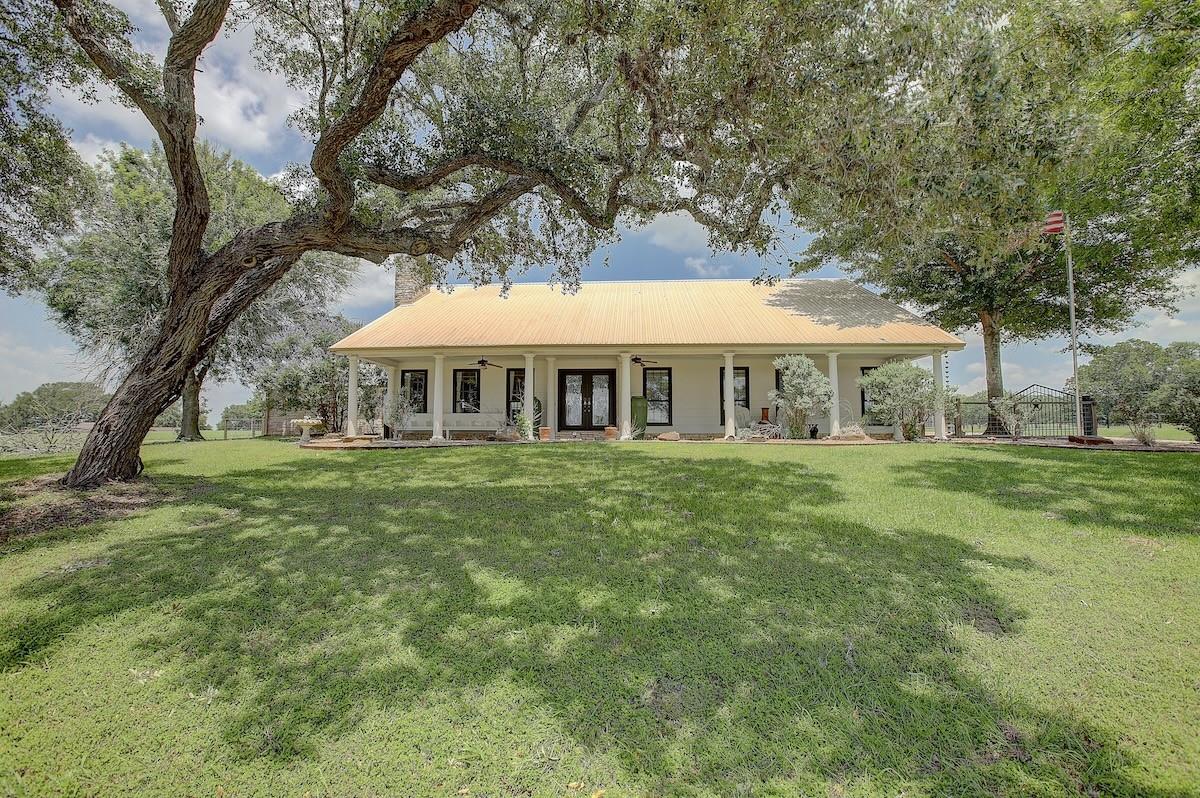 4214 Old College Road La Grange TX 78945