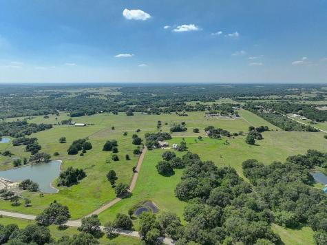 4214 Old College Road La Grange TX 78945