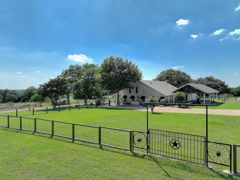 4214 Old College Road La Grange TX 78945