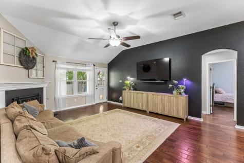 109 Pecanwood S Kyle TX 78640