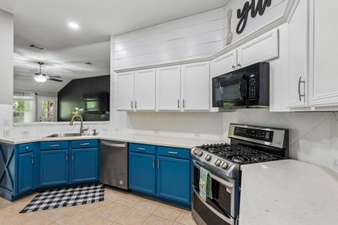 109 Pecanwood S Kyle TX 78640