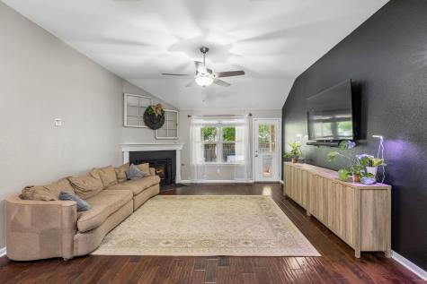 109 Pecanwood S Kyle TX 78640