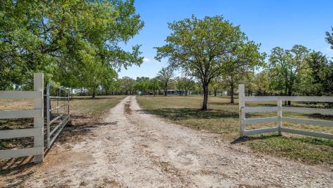 2205 S Us Highway 77 Giddings TX 78942