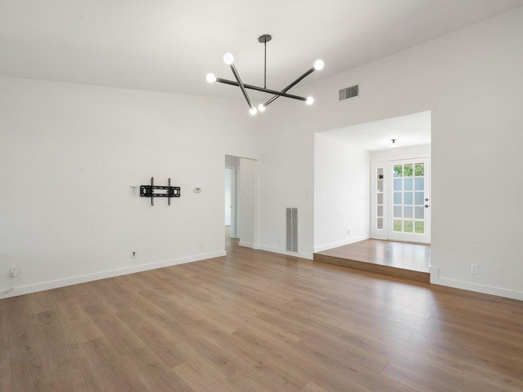 6902 Meadow Run Austin TX 78745