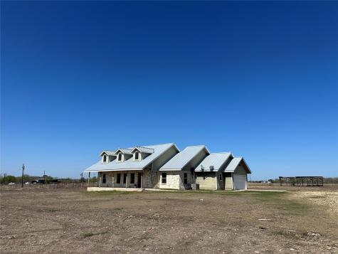 4355 SE River Road Martindale TX 78655